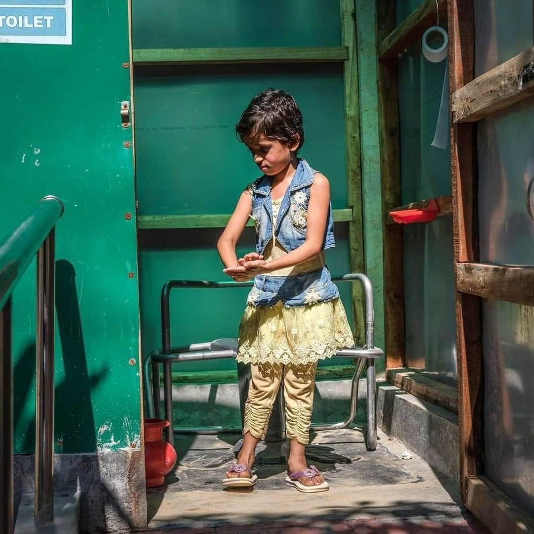 unicefさんのインスタグラム写真 - (unicefInstagram)「“I can use this latrine and my knees won’t bite me.”   Rajuma, 6, has a physical disability where she has pain in her knees and is unable to walk long distances.   A UNICEF innovation that transforms a standard latrine into a disability-friendly solution is helping Rajuma to safely and easily use the latrines.   © UNICEF/Modola」7月23日 13時13分 - unicef