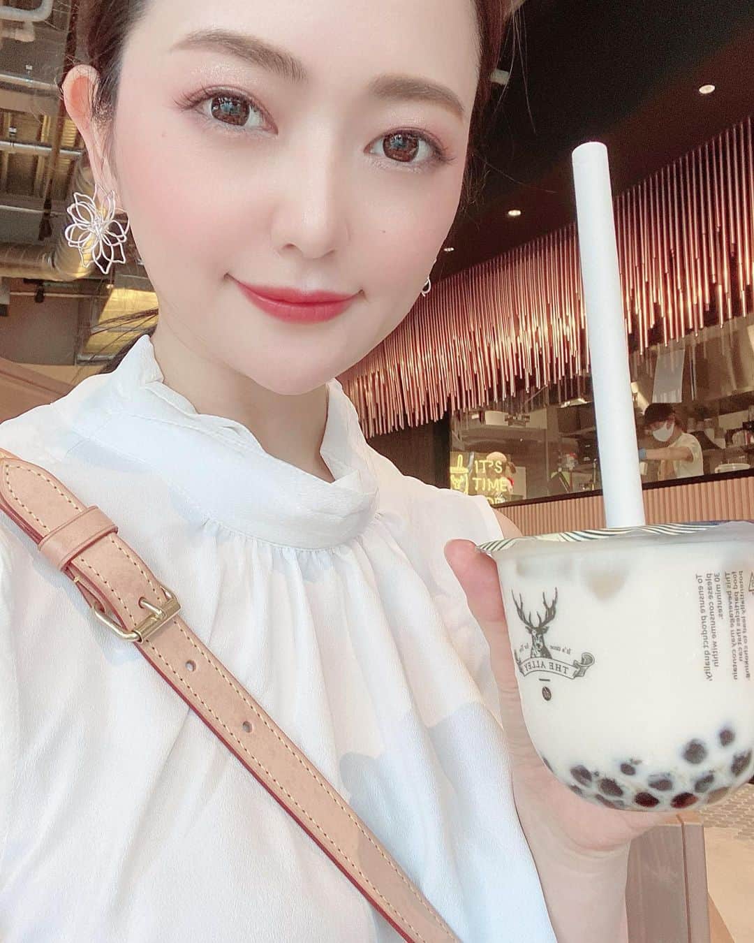 山口愛実のインスタグラム：「今日から4連休ですねー  夏休みも 本来なら私の実家の大阪か 旦那さんの田舎の長野に ひいお爺ちゃんとひいお婆ちゃんに娘を合わせに行きたいとこですが、、  今年は近場で過ごす予定です😅  みなさんはどうお過ごしになられますか？」
