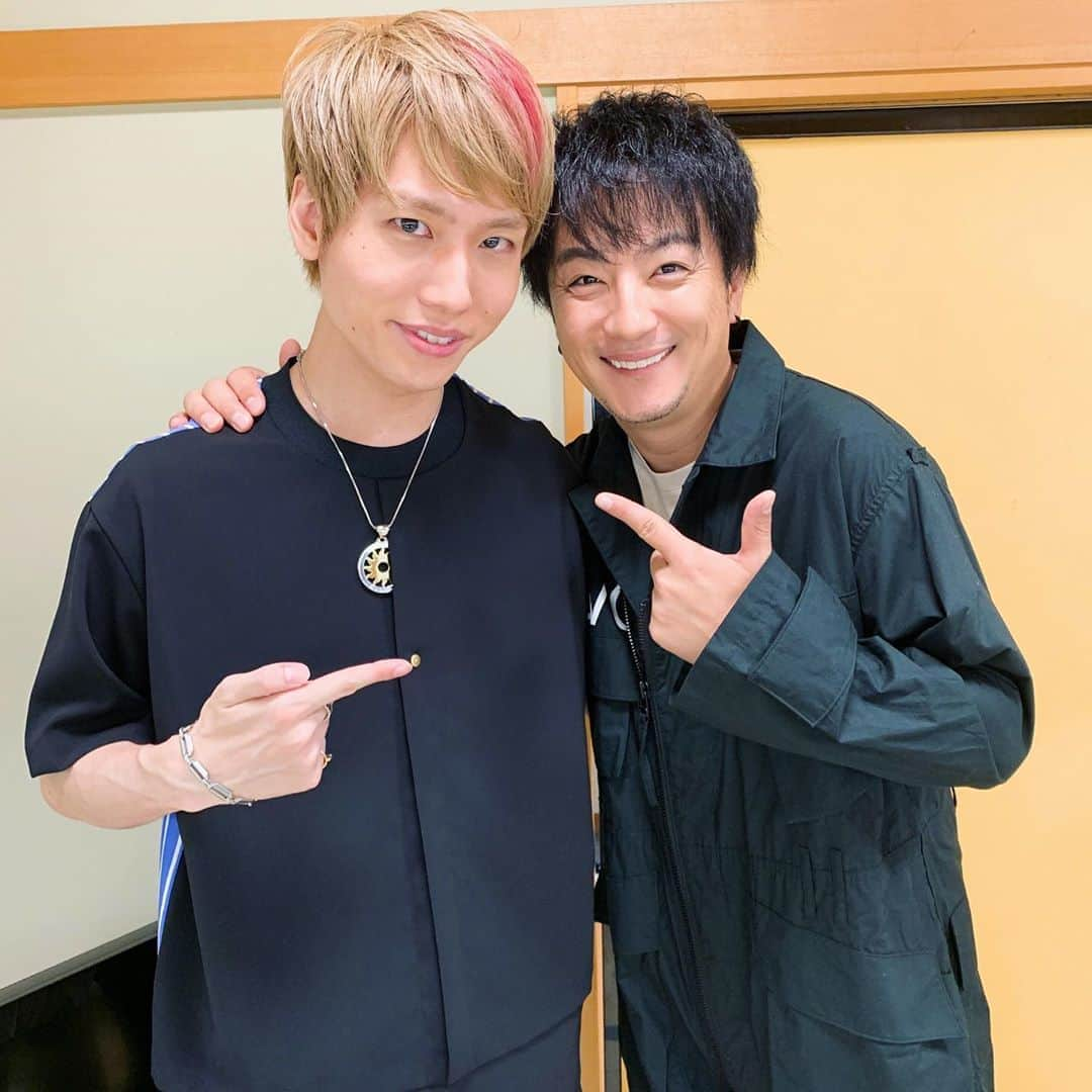 関根慶祐（K-SUKE）さんのインスタグラム写真 - (関根慶祐（K-SUKE）Instagram)「うひょー！ まじかっけー🥺✨ 事務所入ったときからお世話になりまくりな先輩とついにお仕事ご一緒します！ ふいに元気かー？って連絡くれるし、何かあると必ずご飯連れてってくれるし、、まじでお兄ちゃん。  上地雄輔さん / 遊助さん @usk_kmj」7月23日 13時19分 - ksukeshirayuri