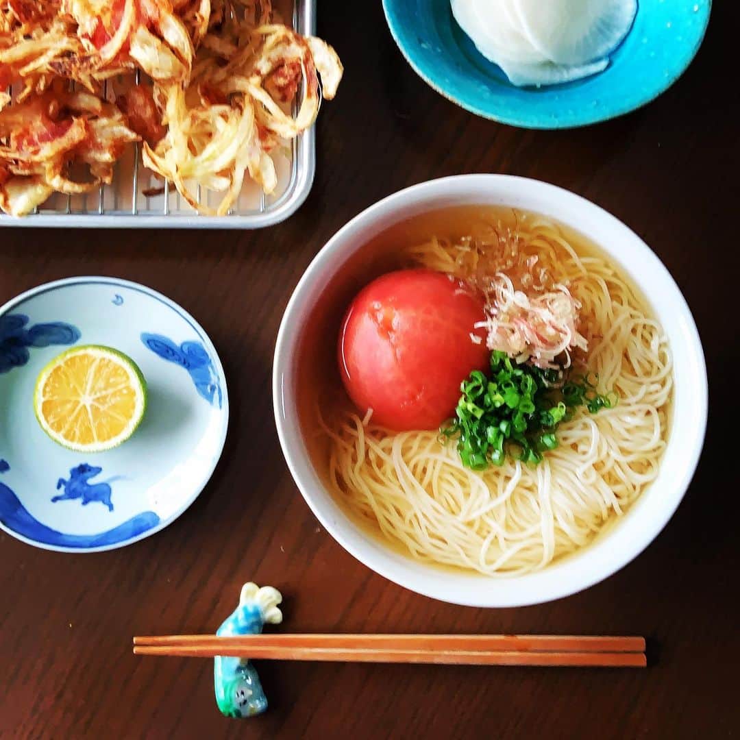 志摩有子さんのインスタグラム写真 - (志摩有子Instagram)「なかぶ庵の生素麺とお出しトマトでひやかけ。トマトを崩しながら食す。茗荷が合う。  #なかぶ庵 #なかぶ庵の生素麺」7月23日 13時35分 - ariko418