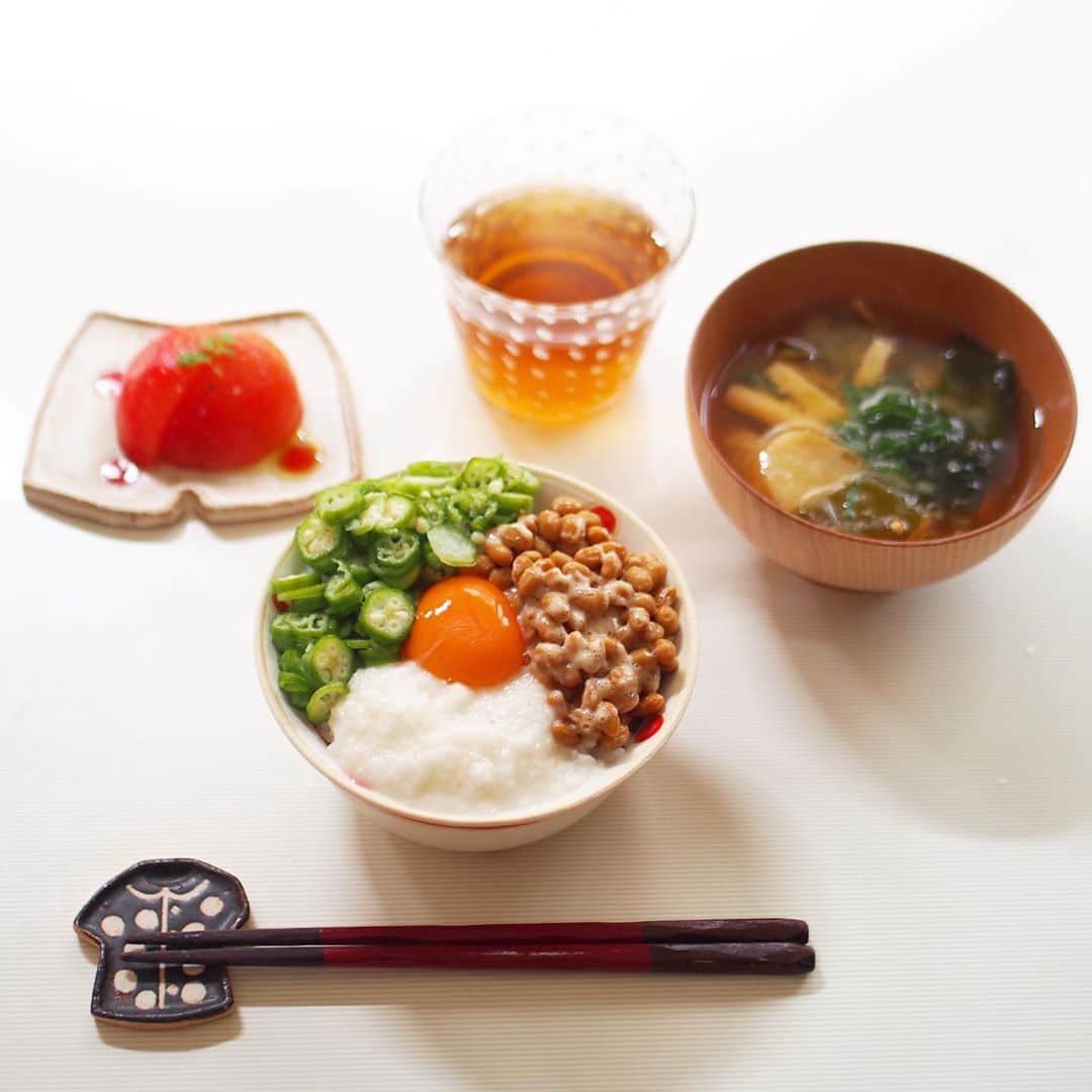 木村涼子さんのインスタグラム写真 - (木村涼子Instagram)「2020.7.23 最近ハマってるネバネバ丼 ネバネバする食べ物をのっけて酢と醤油をかけるだけ。 日によっては、ごま油やすり下ろしニンニクをプラスすることも。 驚くことに3歳の息子も大好き。 少しは免疫力upするかしら✧ #ネバネバ丼　#おうちごはん　#おうちごはんlover」7月23日 13時38分 - kimuryou