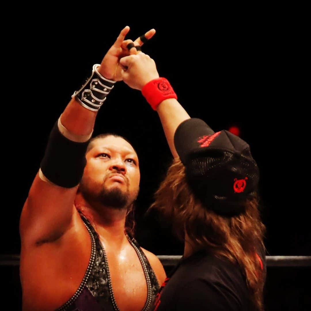 新日本プロレスリング 新日企画さんのインスタグラム写真 - (新日本プロレスリング 新日企画Instagram)「EVIL  #evil #bulletclub  #7月11日 #大阪城ホール #衝撃のワンシーン #新日本プロレス #njpw」7月23日 13時50分 - nj_kikaku