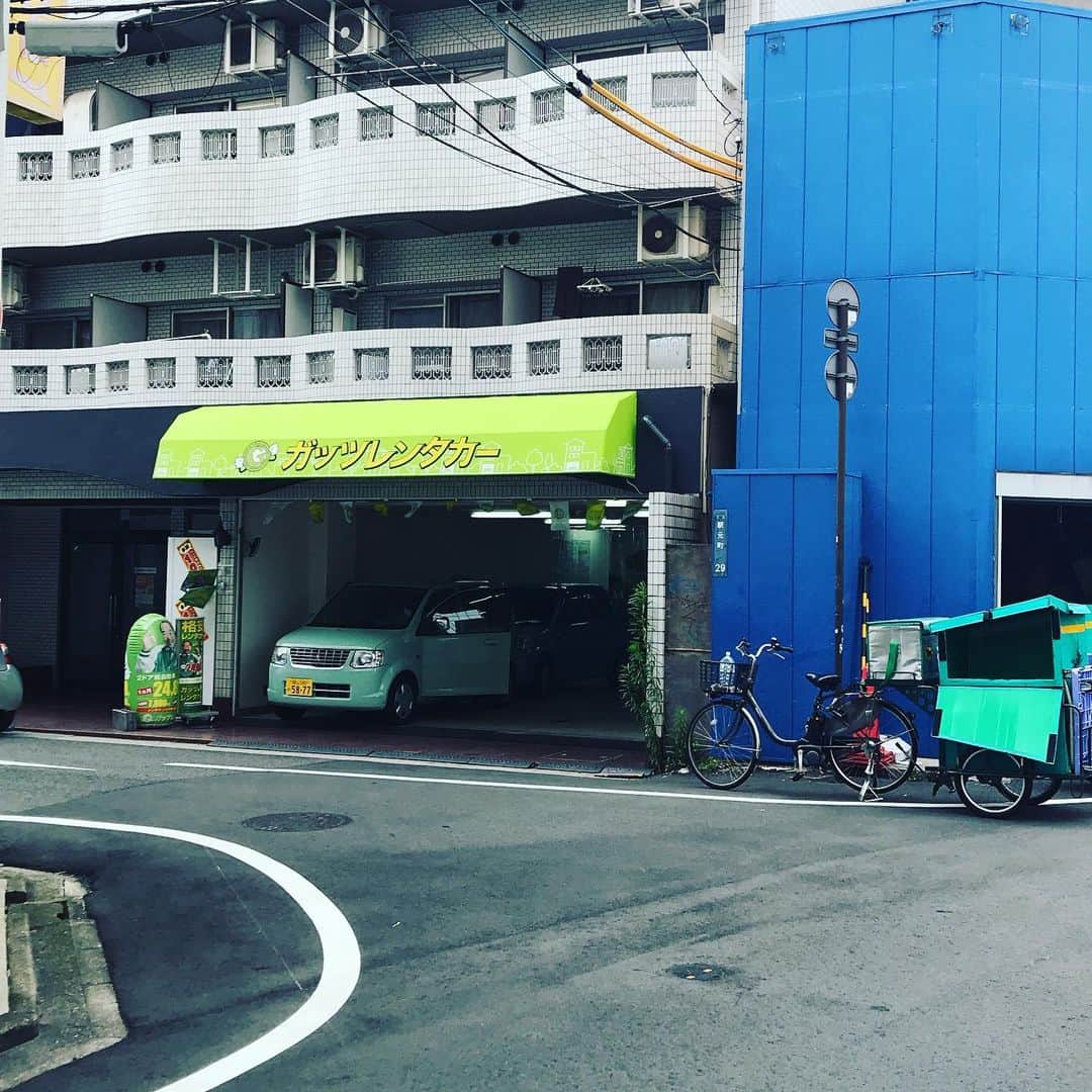 おんむすのインスタグラム：「おっ、ガッツレンタカー」