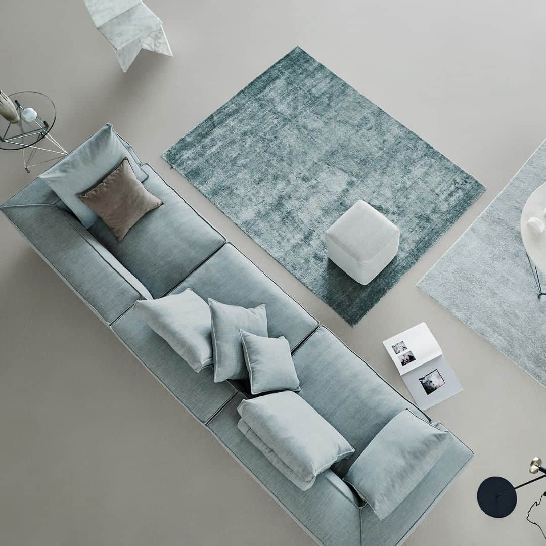 eilersenのインスタグラム：「The Fatty sofa is effortlessly designed with an eye for detail, it is like a sculpture – stunning from all angle.⁠ •⁠ ⁠•⁠ ⁠•⁠ #eilersen #eilersenfurniture #myeilersen #fatty #interiordesign #homedecor #sofa #danishdesign #inredning #finahem #interiorlovers #interiordesign #modernliving #minimalism #nordiskehjem #nordicinspiration #nordicliving #craftsmanship #luxurylifestyle #boligindretning #designinterior #livingroominspo #boliginspiration #softminimalism #hemindredning #schönerwohnen #nordicminimalism」