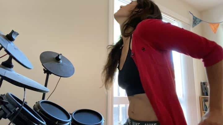 アンドレア・フエンテスのインスタグラム：「Why Frozen? I have no idea 🤷‍♀️I just love the melody and the message! #showyourself @emmanuellatchakmakjian I’m waiting for your voice now」