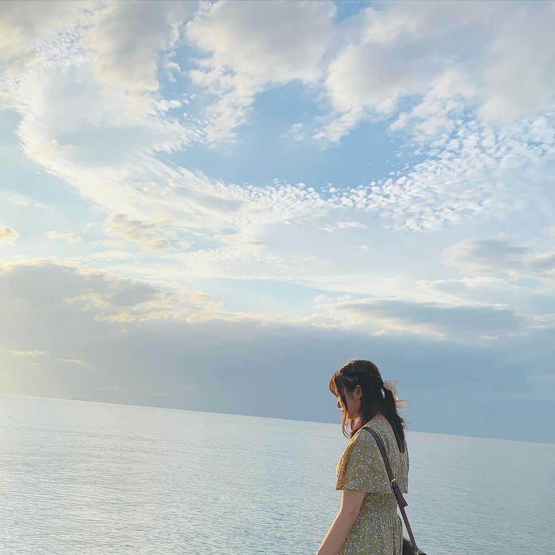 加藤凪海さんのインスタグラム写真 - (加藤凪海Instagram)「. . 海の日Part2𓆡𓆜𓇼𓈒 奇跡的に雲の隙間がハートになってるのが素敵 . . #海の日 #りんくうビーチ #海 #晴れ #雲  #空  #過去pic  #雰囲気 #加藤凪海 #凪海ちゃーん」7月23日 14時07分 - na_chan.12.11
