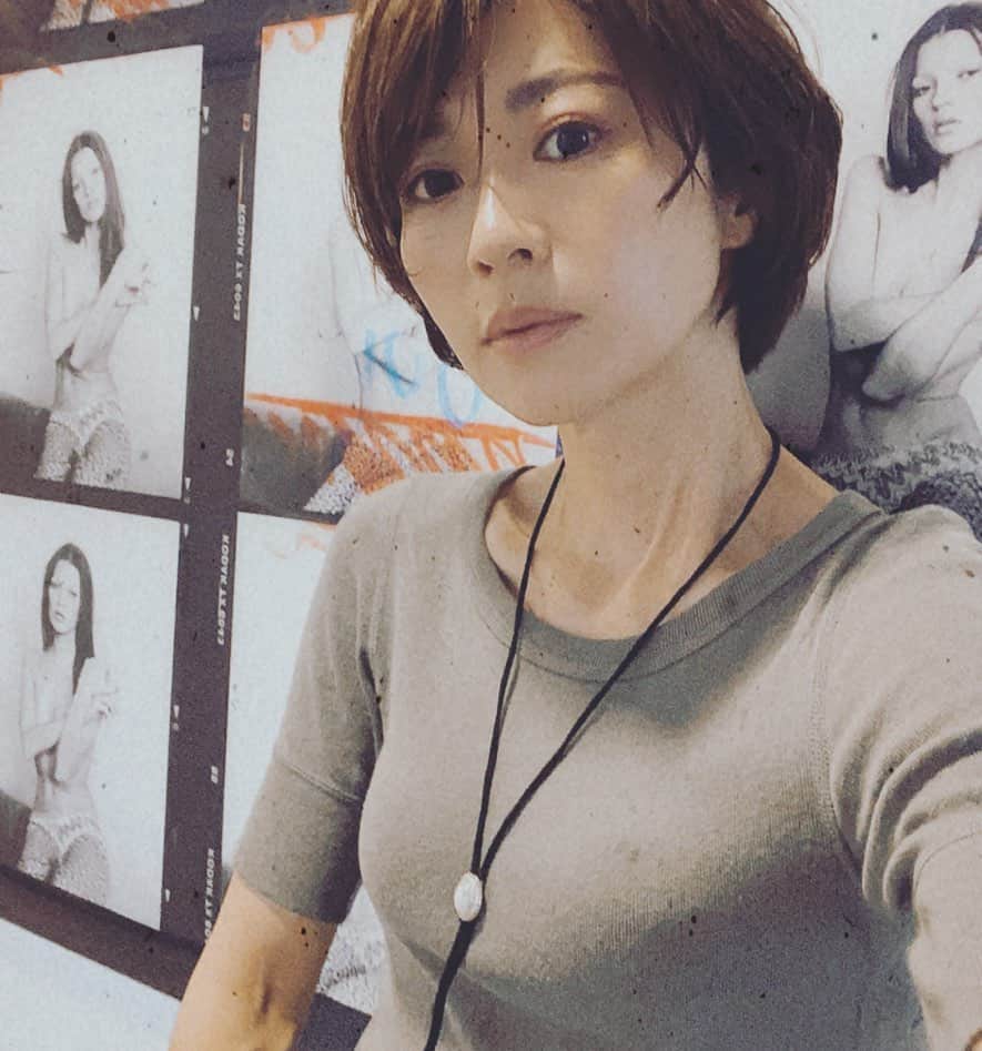 畑野ひろ子のインスタグラム：「@story_love40 の撮影。 オシャレなスタジオにてケイトモス発見😆」