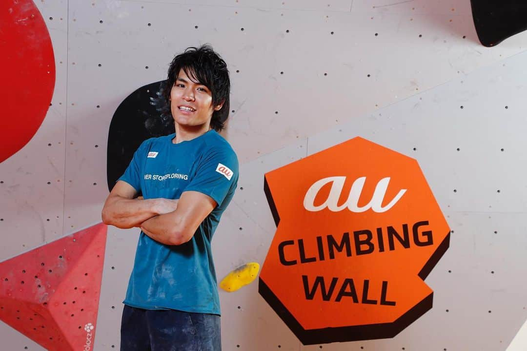 楢崎智亜さんのインスタグラム写真 - (楢崎智亜Instagram)「au CLIMBINGWALLが完成‼️ 最強のトレーニング環境をサポートして頂けることになりました👏🏻  室内で3種目のトレーニング出来る環境はなかなかないと思います。壁をサポート頂いたKDDI、建設してくださった野口選手のご家族のサポートに感謝です。  東京五輪を想定したこの壁で強くなって、金メダルを目指します👑  📷 by ©︎KDDI @tallers_photopress  —————————— #auCLIMBINGWALL #おもしろいほうの未来へ  #teamau @au_official  —————————— #セブンイレブン @thenorthfacejp #アイディホーム @air_sleeptechnology @unparallelup @frictionlabs」7月23日 14時29分 - tomoa_narasaki