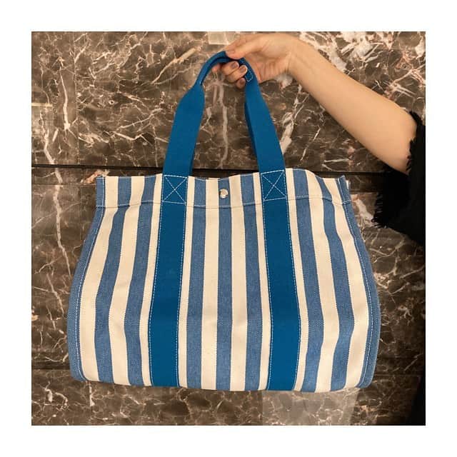 HIROBさんのインスタグラム写真 - (HIROBInstagram)「-Hirob 丸の内店-﻿ ﻿ ﻿ ‼︎Vintage Hermes Canne‼︎﻿ ご紹介致します！﻿ ﻿ ヴィンテージエルメスカンヌ﻿ コロコロとした見た目の可愛いらしさと﻿ カジュアルな雰囲気が人気のシリーズです！﻿ ﻿ ブルーストライプ﻿ MMサイズ﻿ ¥46,000+tax﻿ ﻿ レッドストライプ﻿ MMサイズ﻿ ¥48,000+tax﻿ ﻿ ﻿ 詳細のお問い合わせは…﻿ 以下までお待ちいたしております。﻿ HIROB丸の内店﻿ 03-5224-8666﻿ ﻿ #hirob﻿ #hirobmarunouchi﻿ #baycrews﻿ #hermes﻿ #vintagehermes﻿ #canne﻿ ﻿ ﻿ #ヒロブ﻿ #ヒロブ丸の内﻿ #ベイクルーズ﻿ #エルメス﻿ #ヴィンテージエルメス﻿ #カンヌ﻿ #自分へのご褒美﻿」7月23日 14時30分 - hirob.jp