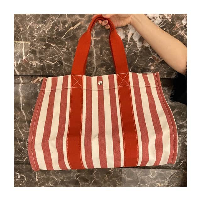 HIROBさんのインスタグラム写真 - (HIROBInstagram)「-Hirob 丸の内店-﻿ ﻿ ﻿ ‼︎Vintage Hermes Canne‼︎﻿ ご紹介致します！﻿ ﻿ ヴィンテージエルメスカンヌ﻿ コロコロとした見た目の可愛いらしさと﻿ カジュアルな雰囲気が人気のシリーズです！﻿ ﻿ ブルーストライプ﻿ MMサイズ﻿ ¥46,000+tax﻿ ﻿ レッドストライプ﻿ MMサイズ﻿ ¥48,000+tax﻿ ﻿ ﻿ 詳細のお問い合わせは…﻿ 以下までお待ちいたしております。﻿ HIROB丸の内店﻿ 03-5224-8666﻿ ﻿ #hirob﻿ #hirobmarunouchi﻿ #baycrews﻿ #hermes﻿ #vintagehermes﻿ #canne﻿ ﻿ ﻿ #ヒロブ﻿ #ヒロブ丸の内﻿ #ベイクルーズ﻿ #エルメス﻿ #ヴィンテージエルメス﻿ #カンヌ﻿ #自分へのご褒美﻿」7月23日 14時30分 - hirob.jp