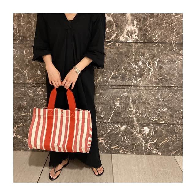 HIROBさんのインスタグラム写真 - (HIROBInstagram)「-Hirob 丸の内店-﻿ ﻿ ﻿ ‼︎Vintage Hermes Canne‼︎﻿ ご紹介致します！﻿ ﻿ ヴィンテージエルメスカンヌ﻿ コロコロとした見た目の可愛いらしさと﻿ カジュアルな雰囲気が人気のシリーズです！﻿ ﻿ ブルーストライプ﻿ MMサイズ﻿ ¥46,000+tax﻿ ﻿ レッドストライプ﻿ MMサイズ﻿ ¥48,000+tax﻿ ﻿ ﻿ 詳細のお問い合わせは…﻿ 以下までお待ちいたしております。﻿ HIROB丸の内店﻿ 03-5224-8666﻿ ﻿ #hirob﻿ #hirobmarunouchi﻿ #baycrews﻿ #hermes﻿ #vintagehermes﻿ #canne﻿ ﻿ ﻿ #ヒロブ﻿ #ヒロブ丸の内﻿ #ベイクルーズ﻿ #エルメス﻿ #ヴィンテージエルメス﻿ #カンヌ﻿ #自分へのご褒美﻿」7月23日 14時30分 - hirob.jp