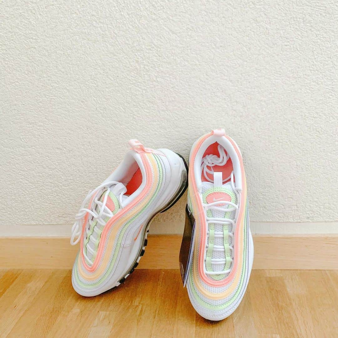 夢花らんさんのインスタグラム写真 - (夢花らんInstagram)「予想以上の可愛さにキュン♡ どこいく???  #airmax97  #レディース  #ナイキ #ナイキスニーカー  #スニーカー女子  #nike #nikeairmax  #少しの間飾ろう」7月23日 14時50分 - yumehana.ran