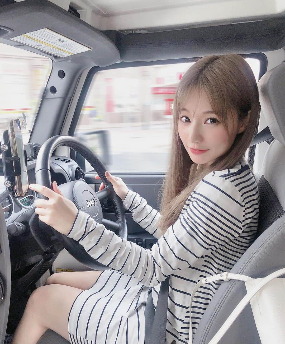 山内あいなさんのインスタグラム写真 - (山内あいなInstagram)「🚗🤍🚗🤍  友達乗せてこのあと焼肉な日でした🥩❤️  #jeep﻿ #jeepwrangler ﻿ #jeepのある生活  #安全運転 #ひとりごと多め﻿ #jeepgirl﻿ #jeeplife﻿ #ジープ﻿ #ジープラングラー﻿ #ジープ女子﻿」7月23日 15時03分 - ainayamauchi3131