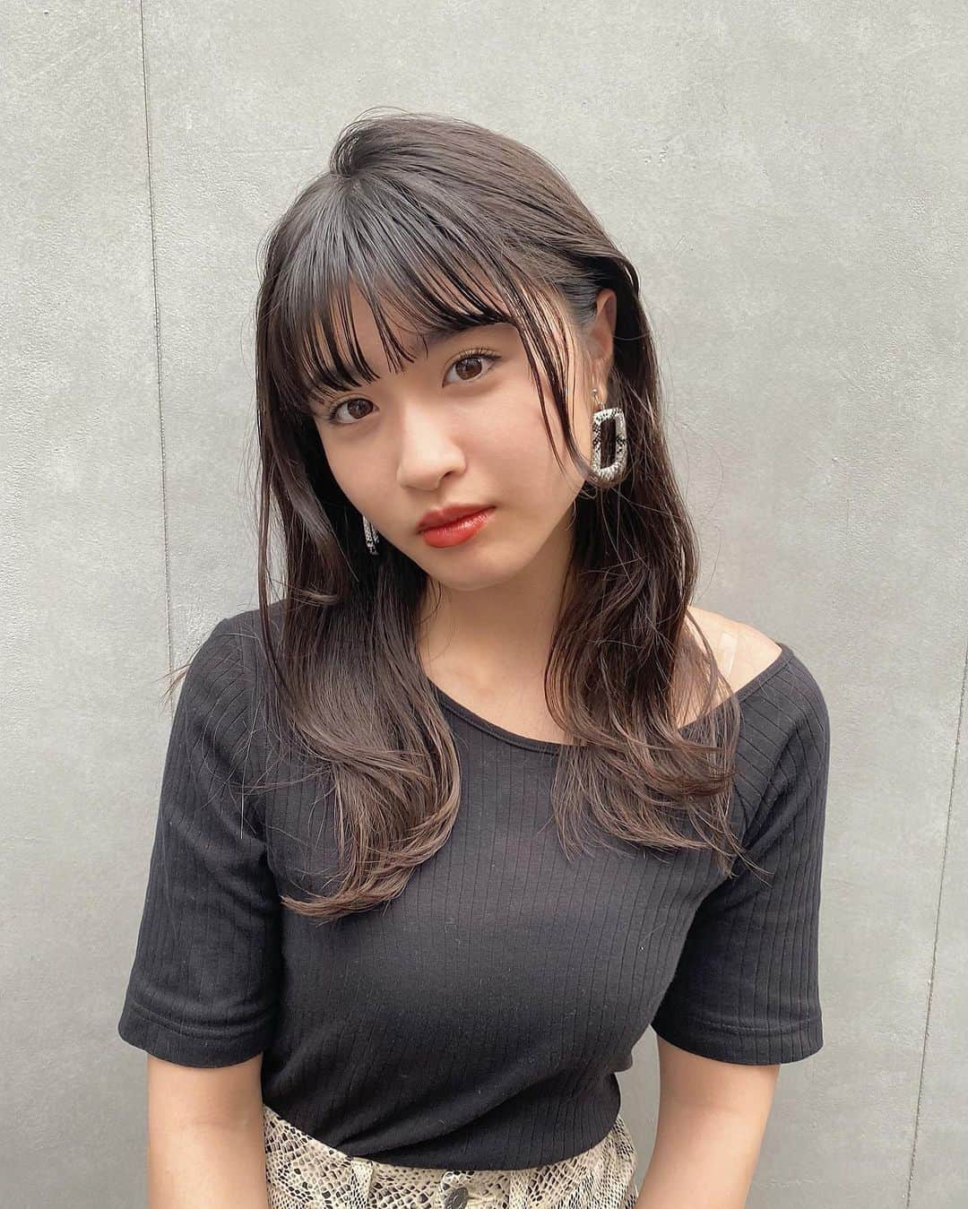 若林真帆のインスタグラム：「いつも有難うございます🙇‍♀️🙇‍♀️﻿ #若林真帆 #ヘアアレンジ #波巻き」