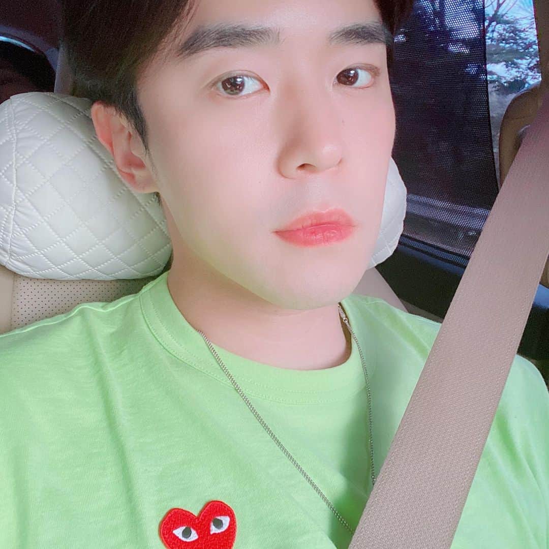 ジノンのインスタグラム：「전역하고서 춘천을 스케쥴로 가니 기분이 새롭더군🥰닭갈비는 여전히 맛있더군🤘」