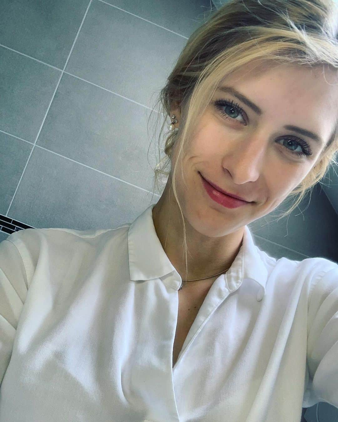 エリスカ・ブレジノワのインスタグラム：「Morning gram.」