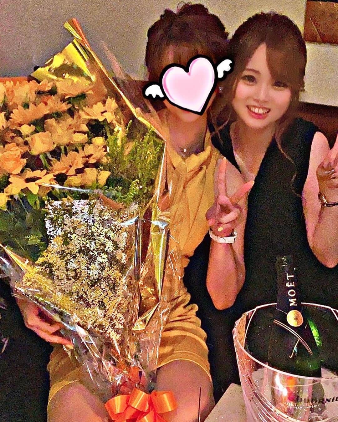 のんのんのインスタグラム：「. . 2020.07.23 . 連休スタート🌟 生憎の雨ですが家族時間を過ごす方 いつもの疲れを癒す方、趣味に没頭する方 たくさんの連休の過ごし方があると思います‼️ . のんともこの連休中、一緒に過ごしてください🥺❤️ . . 先日はお世話になっている先輩のお誕生日でした🎉 フラワーショップ四季さんに 花束を作っていただき大変喜んでもらえました💐✨ ありがとうございます😊💓 . @flower_shop_shiki  . . 連休中もラウンジリオ　博多でお待ちしております😁💕✨ . . #博多 #筑紫口 #中洲 #歌舞伎町  #名古屋 #ミナミ #すすきの #錦 #キャバクラ #ニュークラブ #ラウンジ #ガールズバー #朝キャバ #昼キャバ #朝昼キャバ #キャバ嬢 #ホステス #ポケパラ #ナイツネット #キャバコレ #撮影 #宣材写真 #モデル #ドレス #バリポケ  #ドンペリ #ソウメイ#アルマンド #シャンパン」