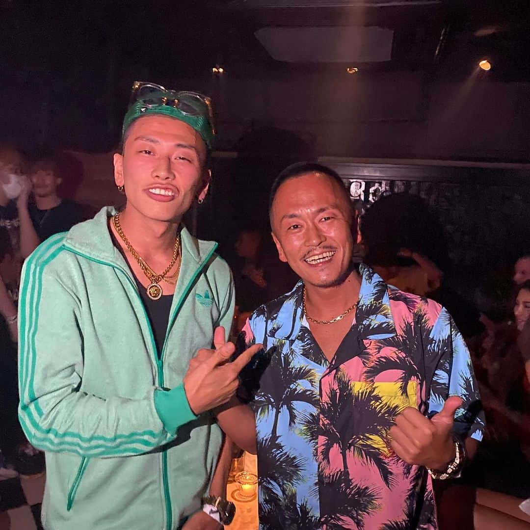 DJ LEADさんのインスタグラム写真 - (DJ LEADInstagram)「やっと会えた¥ellow Bucks.  HIP HOPな超舌ラッパーでした。 #¥ellowbucks  #ヤングトウカイテイオー  #djlead #heavyhitterdjs #hot97 #skamartist #skamasia #skamtokyo #bangkokinvaders #arumatiks   #俺マイアミすぎ？　#リゾートDJ」7月23日 15時34分 - djleadhh