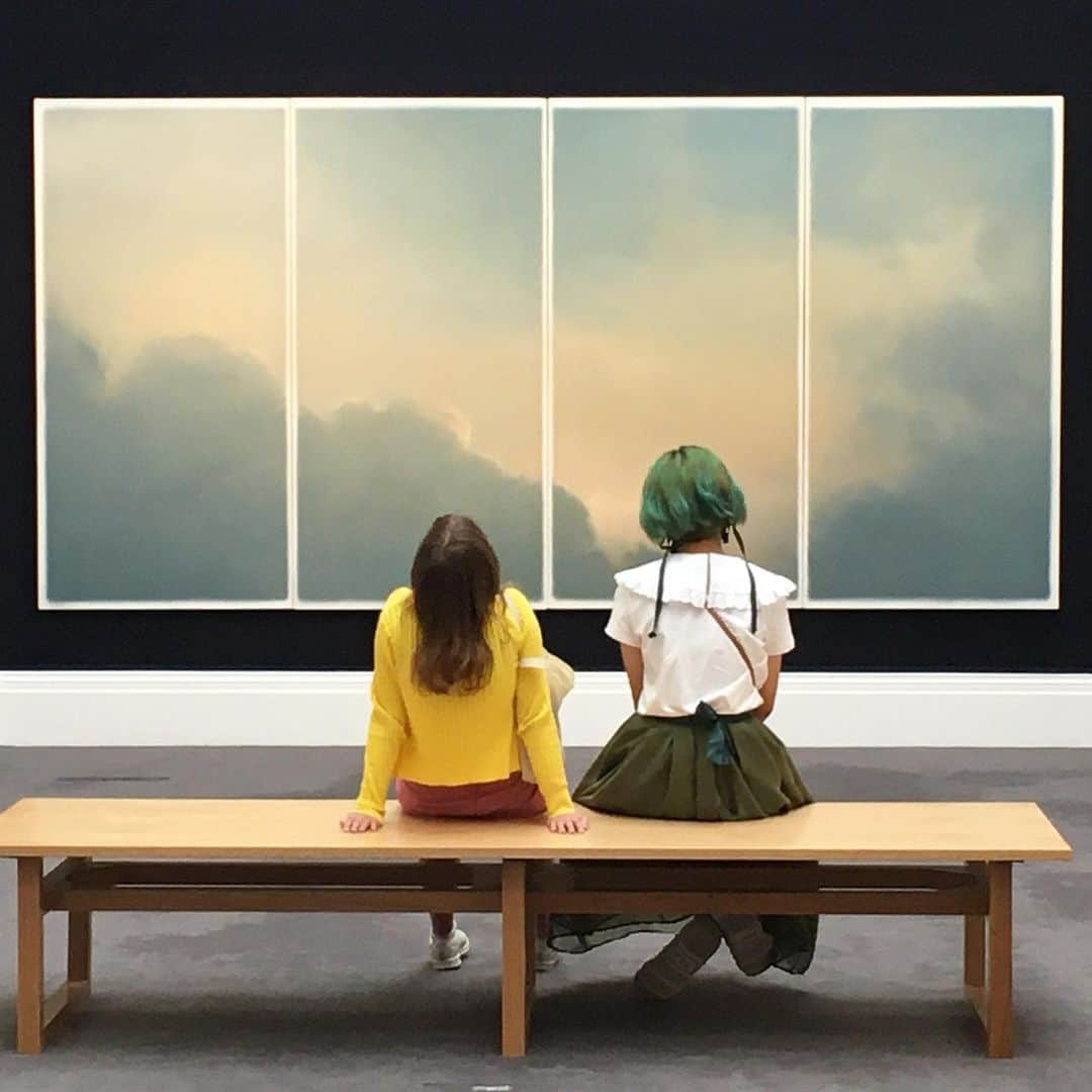 サザビーズさんのインスタグラム写真 - (サザビーズInstagram)「Head in the clouds... ☁️    Gerhard Richter’s celestial skyscape from 1970 draws comparison to the sublime skies for which Old Masters like J.M.W. Turner and John Constable were so famed, while also harking back to the heavenly church frescoes of the Renaissance.   Yet for Richter, he hoped to reinvent the heavenly landscapes of his predecessors, channelling their works into a new contemporary vision in an effort to establish a legitimate place for painting in the post-photo age. In his eyes, clouds were nature’s own form of abstract painting, which he painted not from life but from a photograph.   The bookend of our #RembrandtToRichter cross-category sale, step inside our London galleries to view Richter’s ‘Wolken (fenster) [Clouds (window)]’ up-close. You can also head to the link in bio to watch the full tour on Facebook with @andrew.graham.dixon from 2.30pm BST.   First 📸: Matthew Fancy   #SothebysContemporary #GerhardRichter」7月23日 21時18分 - sothebys