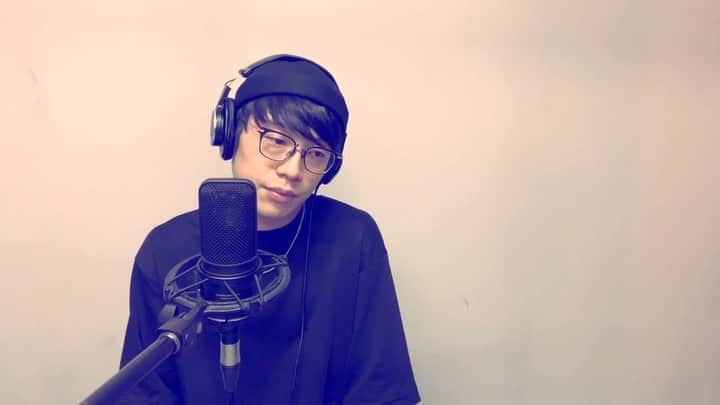 川崎鷹也のインスタグラム：「夜な夜なひとりカバー  Funny Bunny／The pillows  スケットダンスが1番好き。 Full ver.はYouTubeにアップしてるので是非🤝  #funnybunny #thepillows #スケットダンス #名曲 #カバー #川崎鷹也 #instagood #instalike #instafashion #instalove #instacool #instamusic」