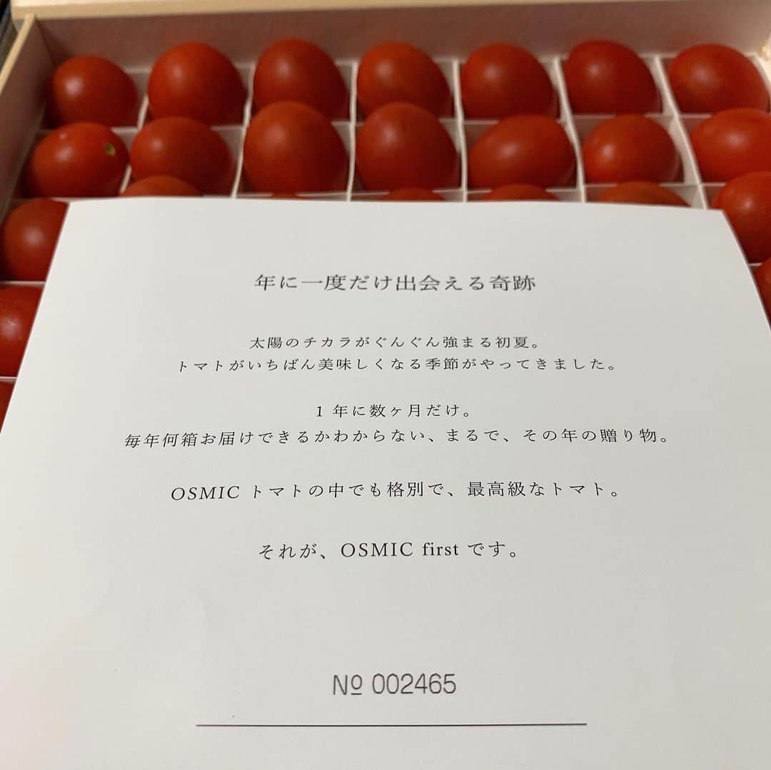王理惠さんのインスタグラム写真 - (王理惠Instagram)「昨年の野菜ソムリエサミットトマトグランプリ総合優勝のOSMICトマト🍅審査員として40種類近くいただきましたが、このトマトを口にしたときの衝撃は忘れられません🤩 今日もいくつ食べたんだろう笑笑#OSMICトマト」7月23日 21時14分 - rieoh19700307