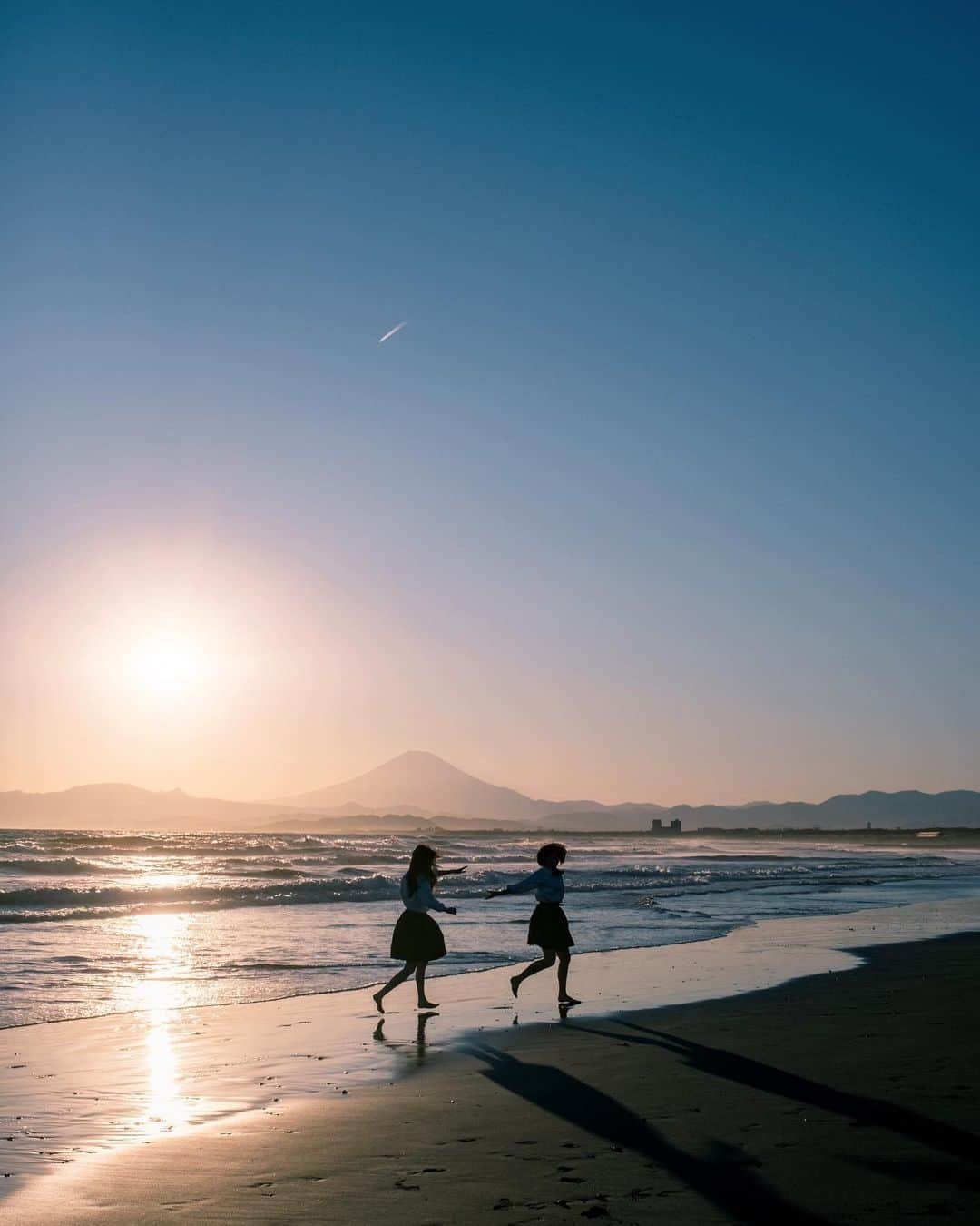 shabonさんのインスタグラム写真 - (shabonInstagram)「* . . . . . 今日は海の日なんだね☺︎︎ . . FUJIFILM X-T3 /  XF16-55mm F2.8 R LM WR . . Film Simulation / Classic Chrome . . . . . *  #igersjp #tokyocameraclub #東京カメラ部 #team_jp_ #photo_shorttrip #japan_of_insta #impression_shots #GPW_members_only #as_archive #indies_gram #reco_ig #art_of_japan_ #ig_phos #daily_photo_jpn #visitjapanjp #jp_mood #lovers_nippon_portrait #japan #indy_photolife #japan_daytime_view #xt3 #Fujifilm #fujifilm_xseries  #1x #制服 #海の日 #富士山 #今日もx日和 #ギャラリームジン」7月23日 21時14分 - shabon