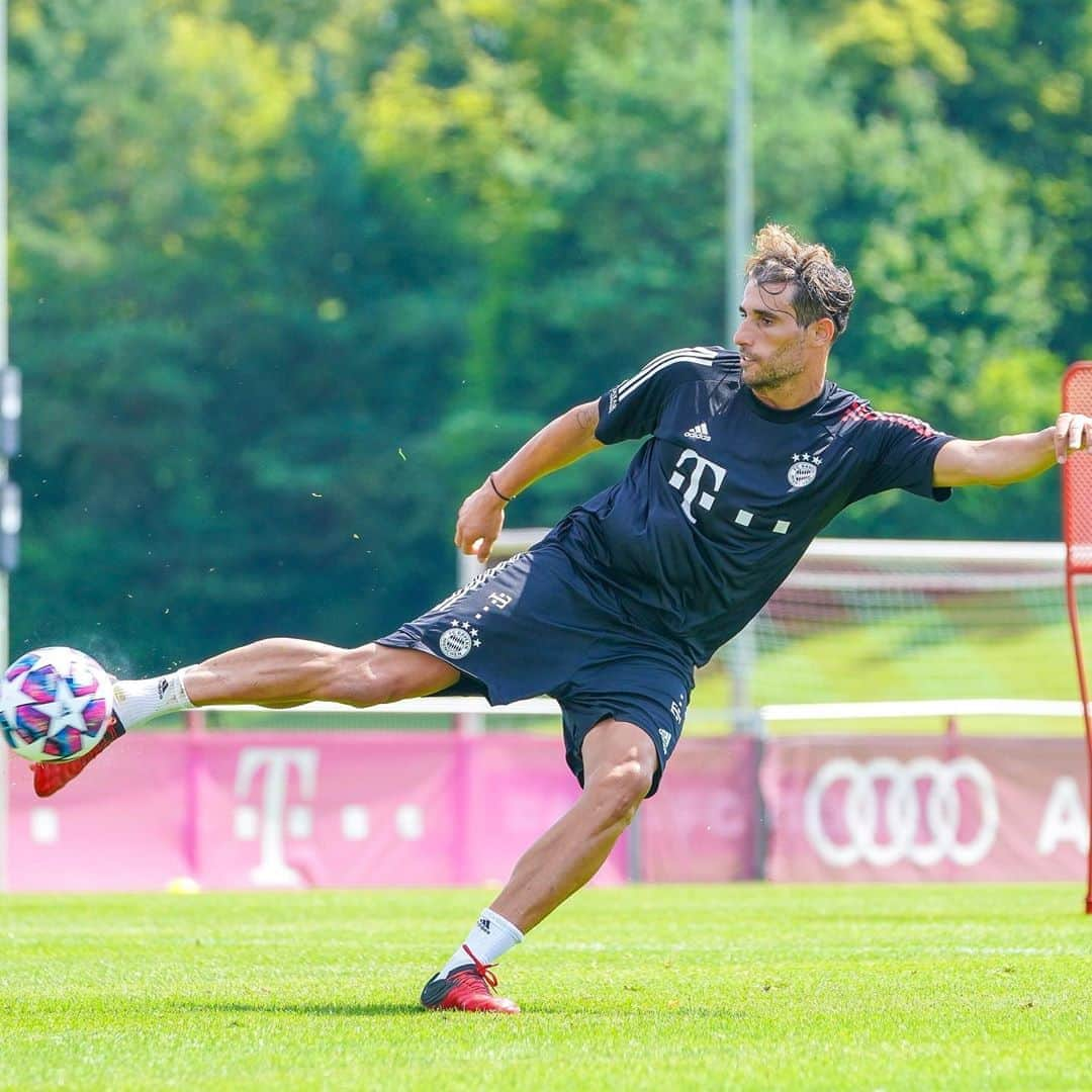 ハビ・マルティネスさんのインスタグラム写真 - (ハビ・マルティネスInstagram)「Back💥⚽️ #Javi8 #fcbayern #säbenerstraße」7月23日 21時15分 - javi8martinez