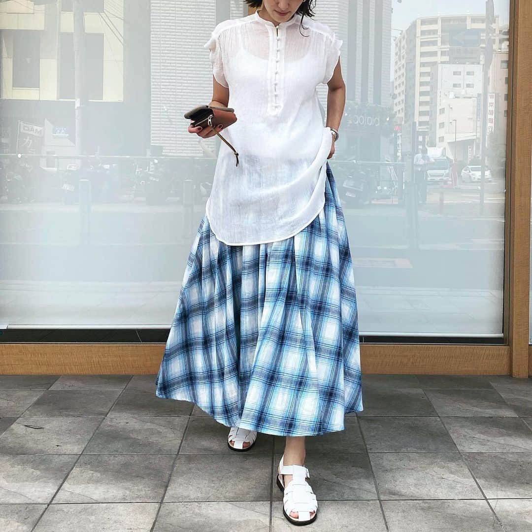 美生のインスタグラム：「🧺 柄物が欲しくなって﻿ 私も予約しました♡﻿ 7月末から8月頭のお届けです♡﻿ ﻿ ブラウス合わせもTeeあわせも◎﻿ ﻿」