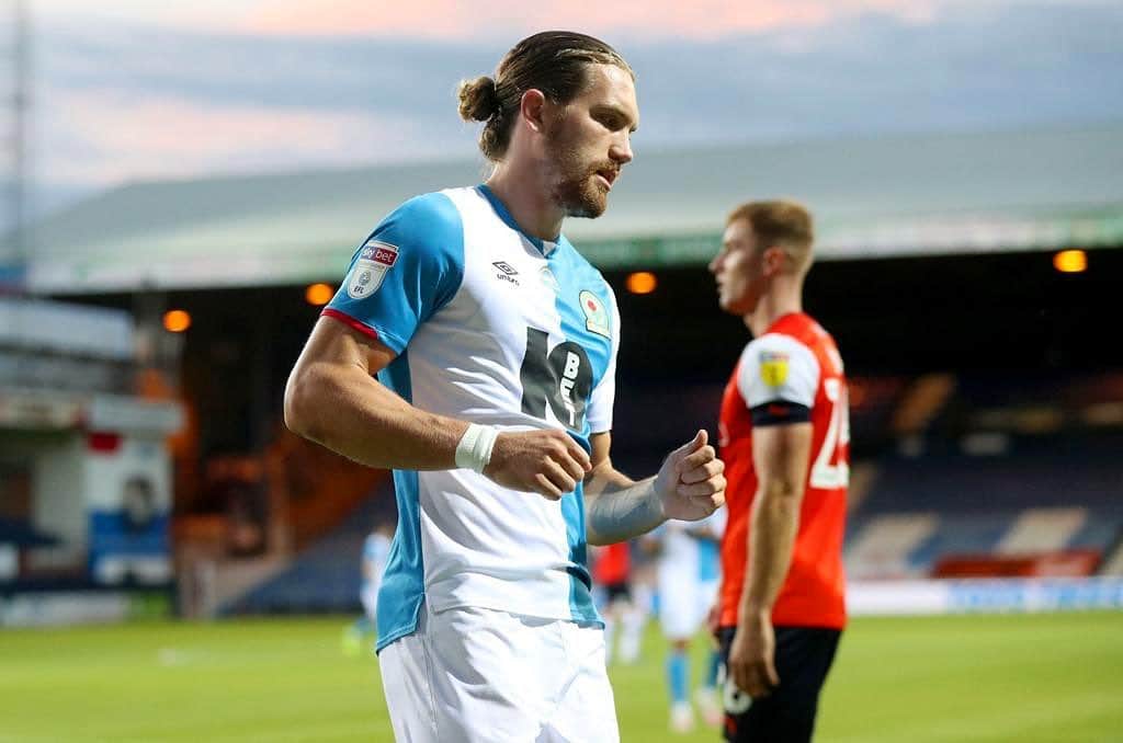 サム・ギャラガーのインスタグラム：「Not the end to the season we wanted, but we stick together and strive to be better next season 💪🏼🔵⚪️ @rovers」