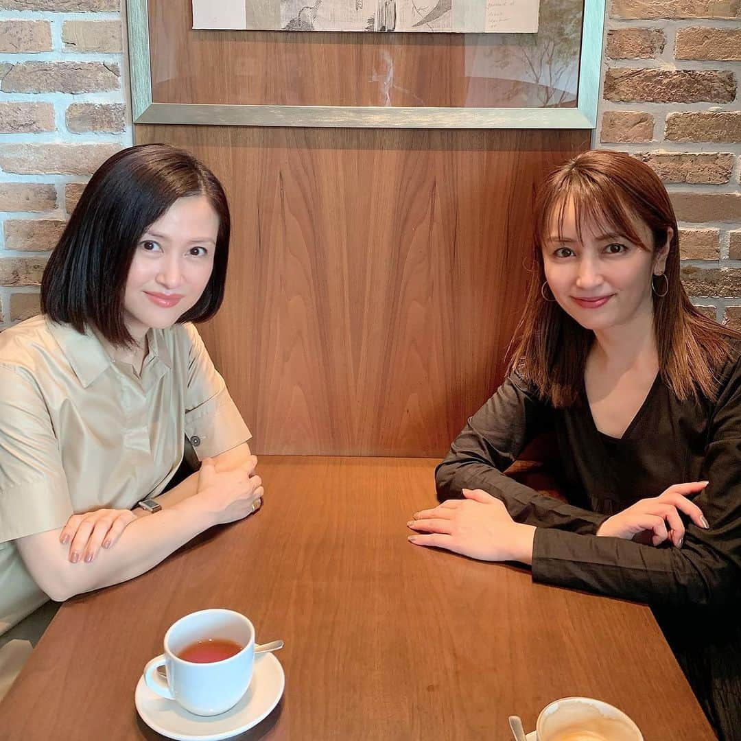 矢田亜希子さんのインスタグラム写真 - (矢田亜希子Instagram)「先日、脚本家の相沢友子さんと久しぶりに会えました‼︎相沢さんとは仕事の話はもちろん、今回は映像関係の話でもちきりでした。あー楽しかった！こういう話でお互いの思いを話し合える貴重な存在の素敵なかっこいい女性です‼︎ #恋ノチカラ#やまとなでしこ#私を旅館に連れてって#トレース #相沢さんと出会って20年だ#いつも美しい#サラダは私は大きいサイズ#いつもの#ユニオンスクエア東京 #リフレッシュできた」7月23日 16時18分 - akiko_yada