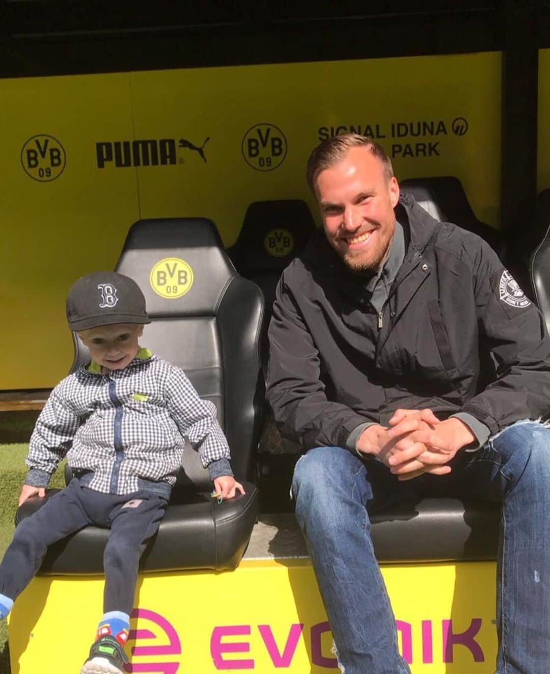 ケヴィン・グロスクロイツのインスタグラム：「Alles Gute zum 6. Geburtstag 🎁 🍀🎂 Trotz deiner Situation bist du immer positiv und gut drauf, da können sich viele Menschen ne Scheibe von abschneiden. Bleib so wie du bist, kleiner Mann 💯 Ich wünsche dir nen wunderschönen Tag mit deiner Familie. @lukes_dad78  #happybirthday」