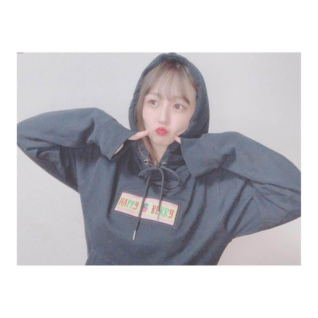 宮崎梨緒さんのインスタグラム写真 - (宮崎梨緒Instagram)「👕👕👕 * 早くパーカー着れる季節なってほしい *  #パーカー女子 #パーカー #후드티  #ootd #dailylook  #데일리 #데일리룩 #오오티디  #selfie #얼스타그램 #옷스타그램」7月23日 16時32分 - miyazakirio