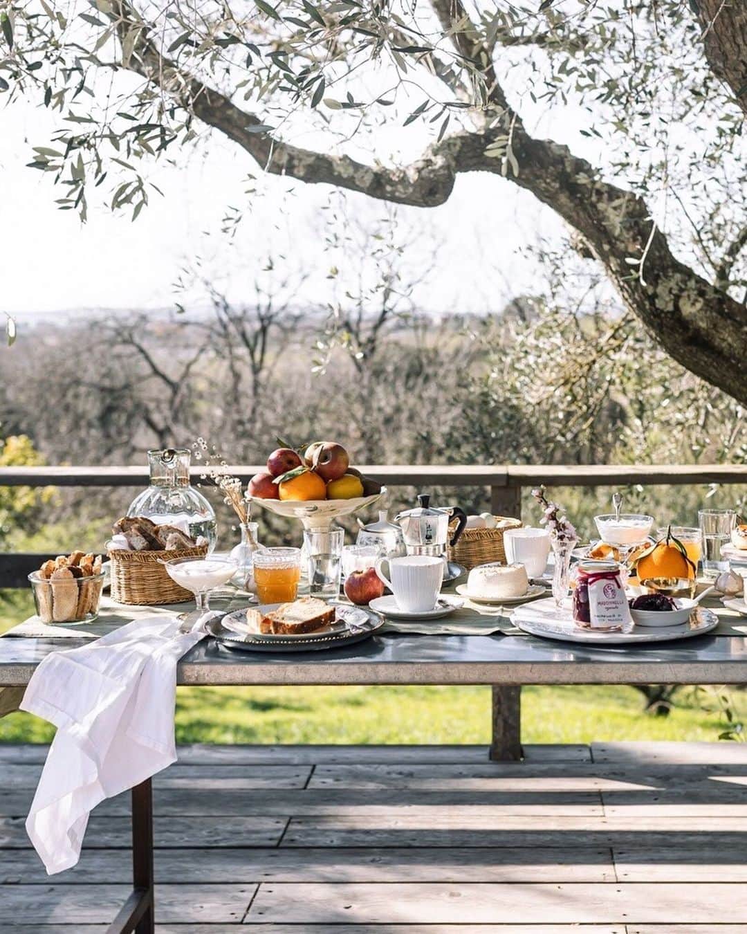 Saghar Setarehさんのインスタグラム写真 - (Saghar SetarehInstagram)「Less than a week and breakfast will look something like this and I'll be (slowly) roaming the olive grove, or splashing in the pool with my (still) soar limbs, away from this city apartment. ⠀⠀⠀⠀⠀⠀⠀⠀⠀ I guess you can tell I'm in need of a vacation. ⠀⠀⠀⠀⠀⠀⠀⠀⠀ This year only #staycation, staying in #Italy, and not wandering off far from Rome. ⠀⠀⠀⠀⠀⠀⠀⠀⠀ #FlavorsAndEncounters #LabNoonTravel ⠀⠀⠀⠀⠀⠀⠀⠀⠀」7月23日 16時49分 - labnoon
