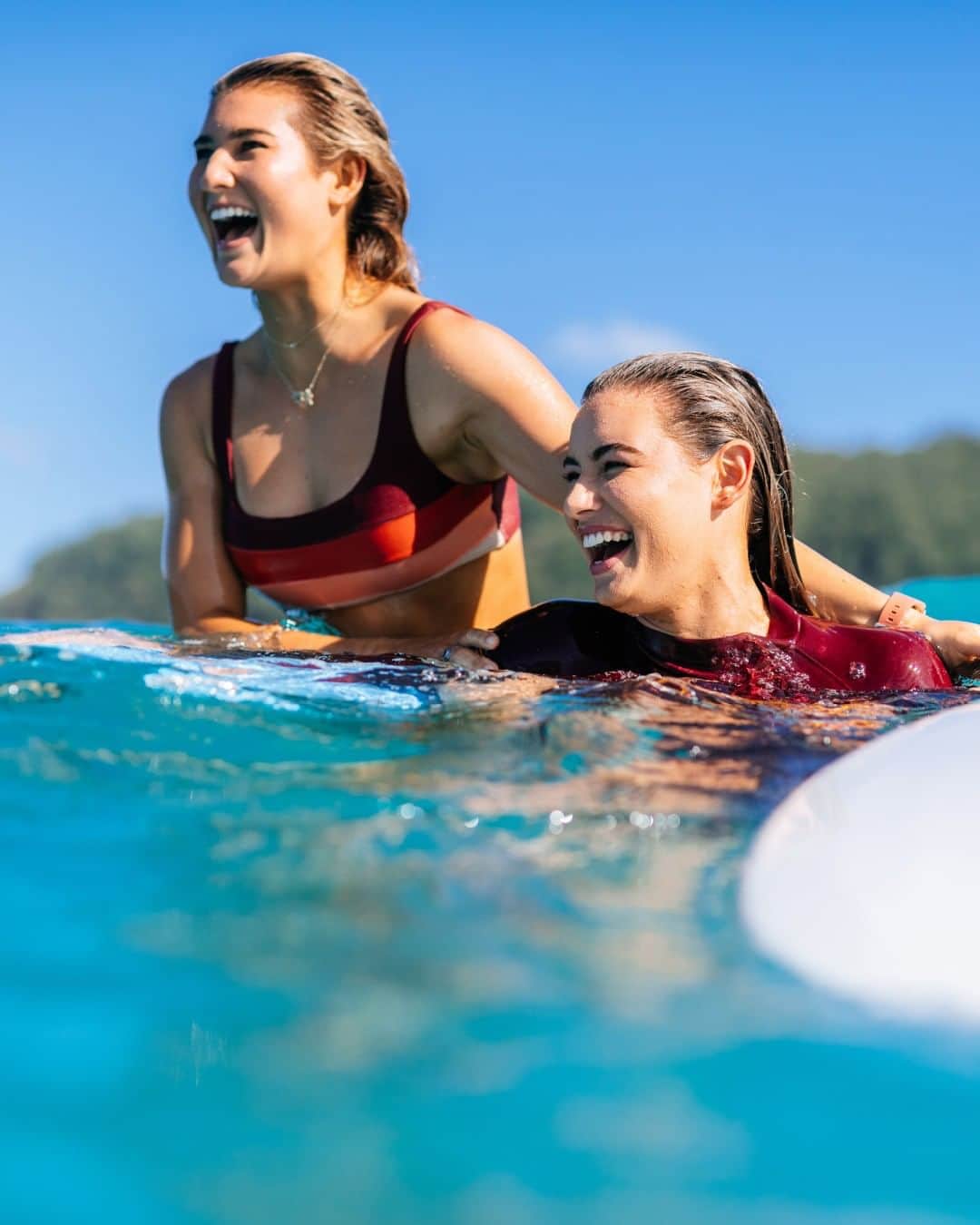 Rip Curl Australiaさんのインスタグラム写真 - (Rip Curl AustraliaInstagram)「@BrisaHennessy and @_LeahThompson bringing all the vibes to the lineup in #SurfRevival 😍」7月23日 17時01分 - ripcurl_aus