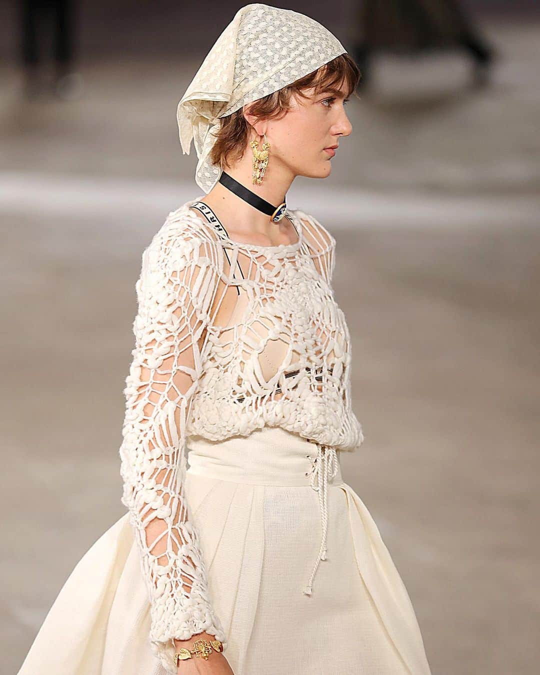 Vogue Italiaさんのインスタグラム写真 - (Vogue ItaliaInstagram)「The @Dior Cruise 2021 show by @MariaGraziaChiuri was a true celebration of Puglia’s traditional arts and crafts: from the art of weaving to Luminarie and from the essential role of dance to the power of ritual music, the maison has supported this precious culture while paying homage to Nature and the region’s unique landscapes, as a land that has always been close to #MariaGraziaChiuri’s heart. Tap the link in our bio to see every single #DiorCruise look.」7月23日 17時09分 - vogueitalia