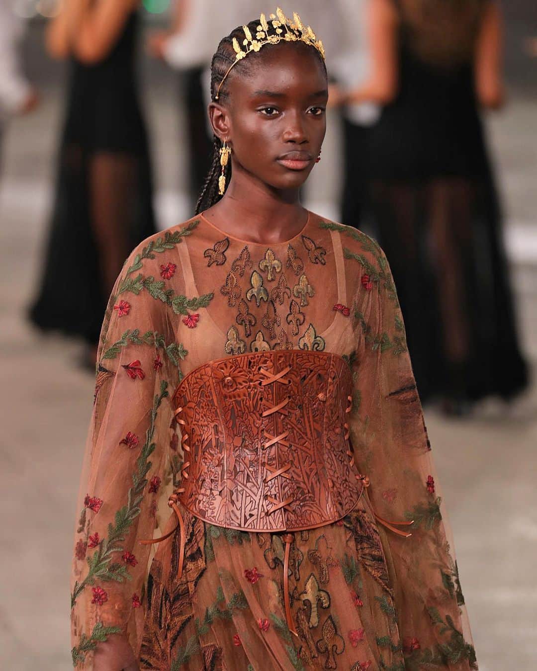 Vogue Italiaさんのインスタグラム写真 - (Vogue ItaliaInstagram)「The @Dior Cruise 2021 show by @MariaGraziaChiuri was a true celebration of Puglia’s traditional arts and crafts: from the art of weaving to Luminarie and from the essential role of dance to the power of ritual music, the maison has supported this precious culture while paying homage to Nature and the region’s unique landscapes, as a land that has always been close to #MariaGraziaChiuri’s heart. Tap the link in our bio to see every single #DiorCruise look.」7月23日 17時09分 - vogueitalia