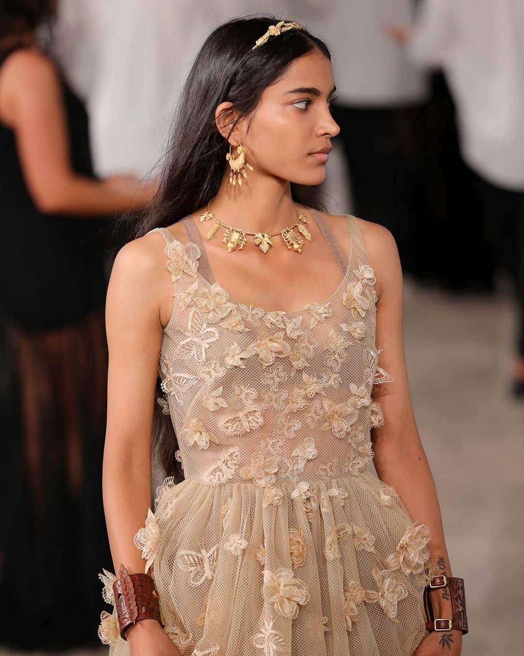 Vogue Italiaさんのインスタグラム写真 - (Vogue ItaliaInstagram)「The @Dior Cruise 2021 show by @MariaGraziaChiuri was a true celebration of Puglia’s traditional arts and crafts: from the art of weaving to Luminarie and from the essential role of dance to the power of ritual music, the maison has supported this precious culture while paying homage to Nature and the region’s unique landscapes, as a land that has always been close to #MariaGraziaChiuri’s heart. Tap the link in our bio to see every single #DiorCruise look.」7月23日 17時09分 - vogueitalia