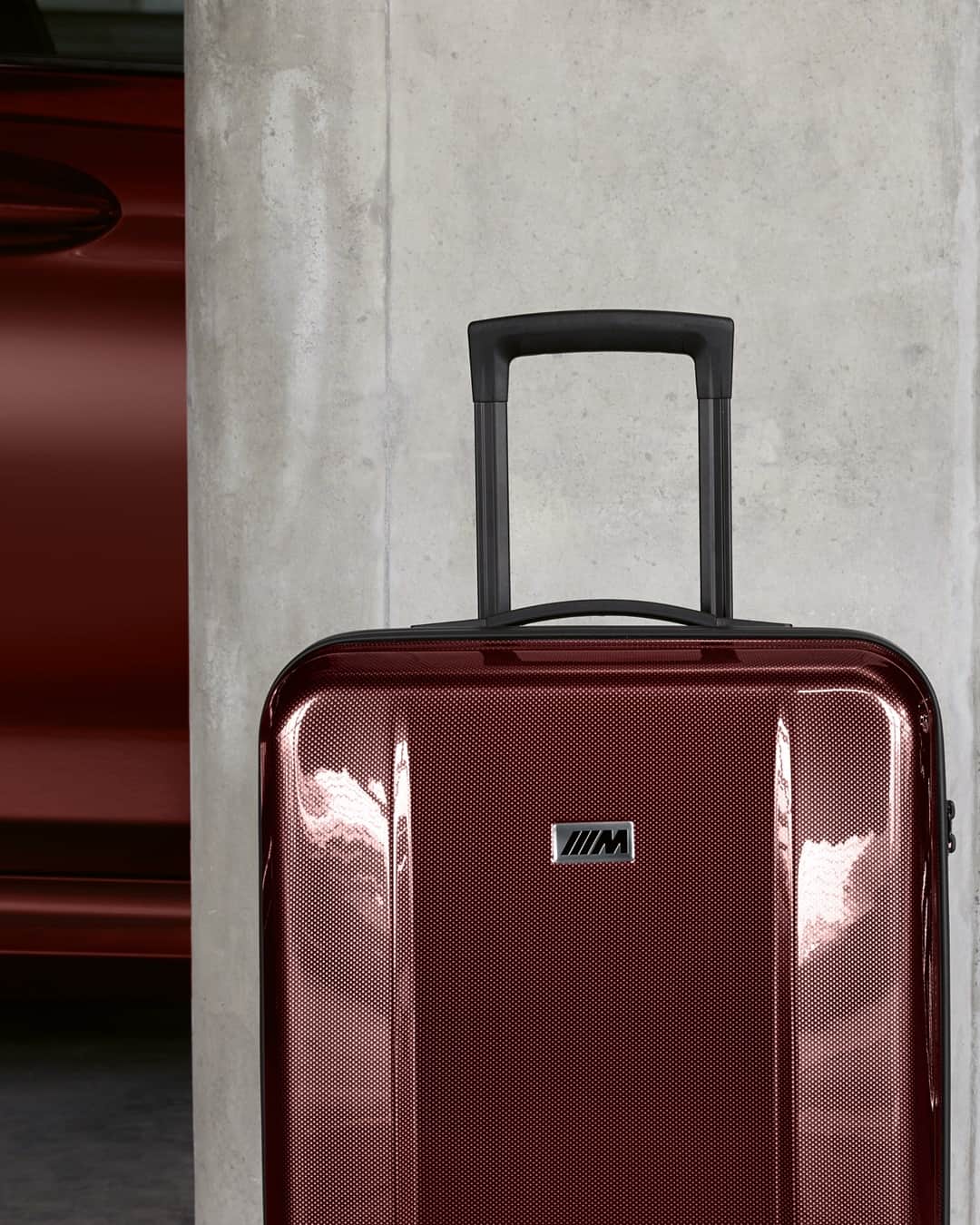 BMWのインスタグラム：「For the traveler in M Town. The BMW M hard shell board case, inspired by the BMW M5. #myBMWLifestyle #BMWM #Motorsport #travel #alwaysontheroad __ BMW M5 Sedan: Fuel consumption in l/100 km (combined): 10.6–10.5. CO2 emissions in g/km (combined): 242–239. Further information: www.bmw.com/disclaimer.  	 Acceleration (0-100 km/h): 3.4 s. Power: 441 kW, 600 hp, 750 Nm. Top speed (limited): 250 km/h (with optional M Drivers Package: 305 km/h).」