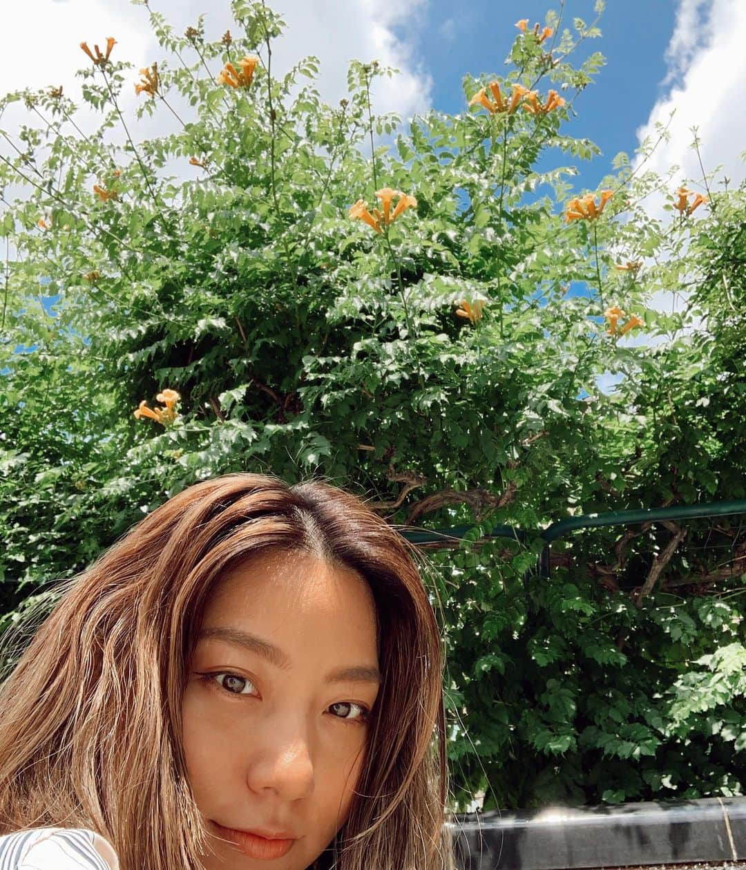 Rihwaさんのインスタグラム写真 - (RihwaInstagram)「7月24日「最高だよ！Yeah!!」デジタルリリース！❤️🌈🌺🌞 それを記念して、7/24(fri)20:00〜、2人でインスタライブします！❤️🌈 明日MVも公開になります！🧡💛🌿 久しぶりに会えた喜び、笑顔、100%！！！！🌟😊 #道産子 #北海道 #stvラジオ @stv_radio  #Dtunes #radio #Rihwa #瀬川あやか @segawa_ayaka  #love #最高だよYeah」7月23日 17時13分 - rihwa_official