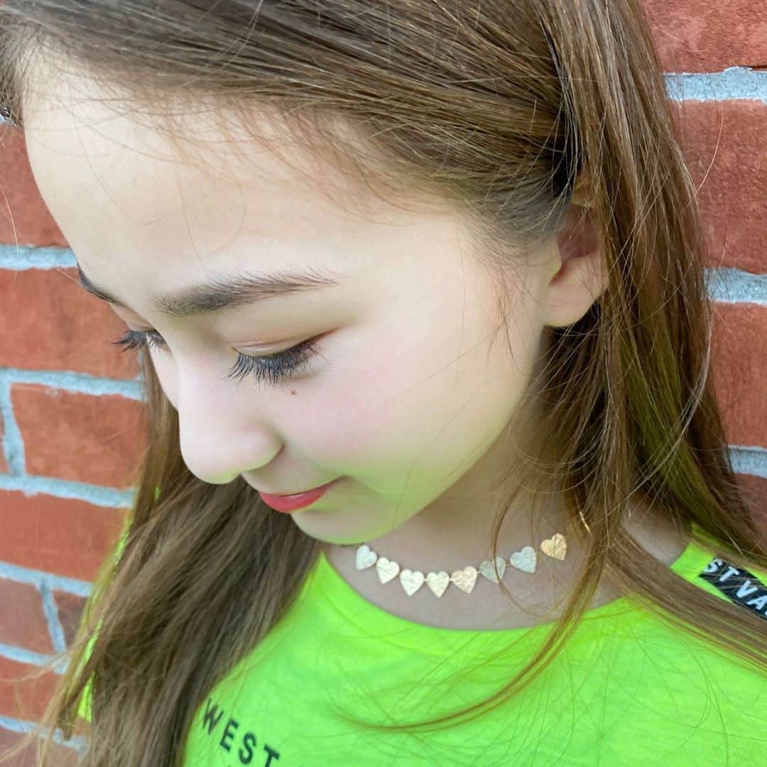 サマーヘイズ・アイラさんのインスタグラム写真 - (サマーヘイズ・アイラInstagram)「お気に入りのネックレス。 可愛いアクセサリーつけてるとにやにやしちゃう🥴 A necklace that I like. Cute accessories make me smile❤️❤️  #サマーヘイズアイラ #アイラ#チョーカー  #チョーカーネックレス  #js6#小6 #model#モデル #tween#tweenmodel #girl#japane #セルカ #セルフィー  #ネックレス#necklace  #ハート#heart#お気に入り #お気に入りシリーズ」7月23日 17時13分 - ayla_summerhays