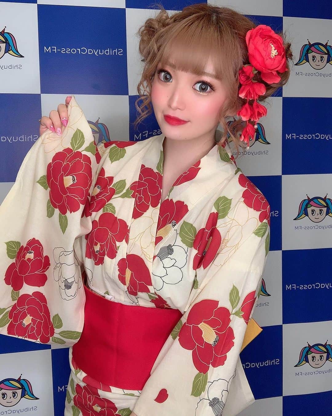 のインスタグラム：「昨日はラジオを視聴＆観覧していただきありがとうございました😘💘りぼん推したくさん集合してるのを見るのはやっぱり幸せです！ 今年初浴衣〜🦋🦋 . . . . .  #バーレスク東京 #スーパーバーレスク #burlesquetokyo #partyon #partyontokyo #revogene #レボジェネ #渋谷クロスfm #ラジオ #六本木 #渋谷 #ゆめかわいい #アイドル #浴衣　#yukata #ヘアメ #ヘアメイク #大人可愛い」