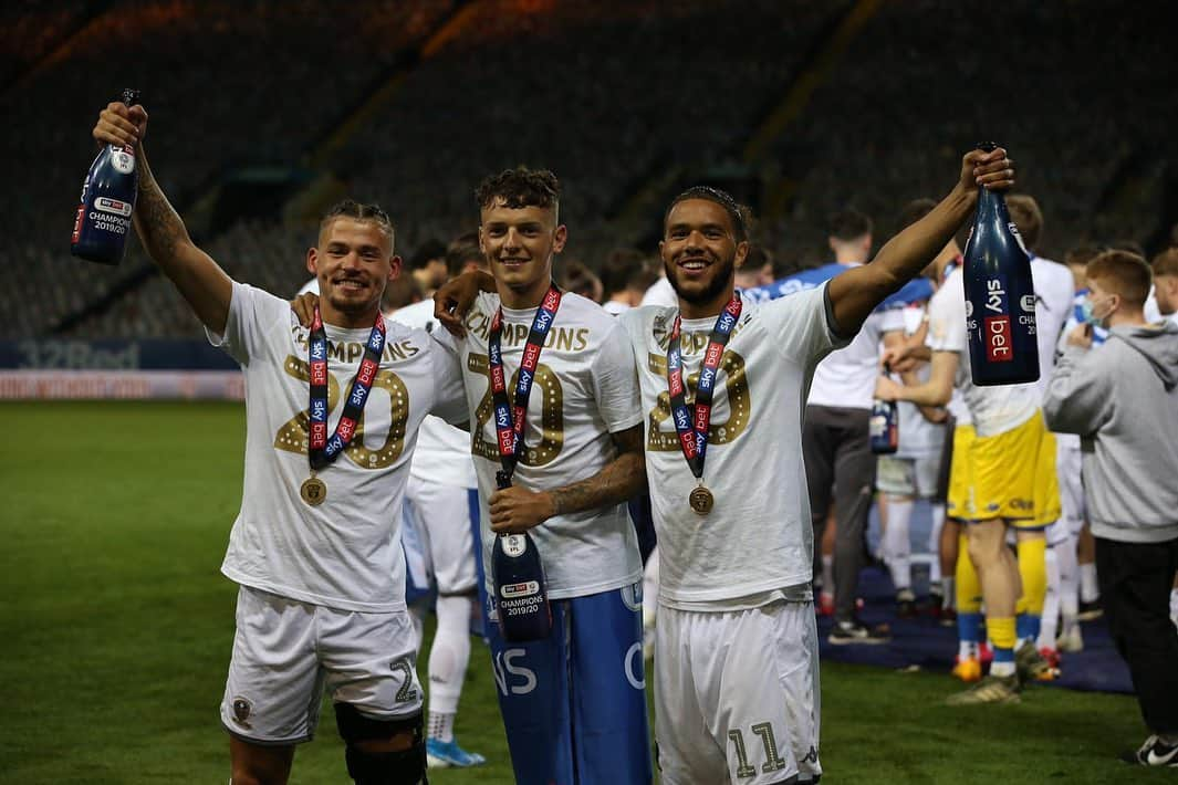 タイラー・ロバーツさんのインスタグラム写真 - (タイラー・ロバーツInstagram)「Just A Bunch Of Champions🤩🏆 @leedsunited」7月23日 17時29分 - tyro9