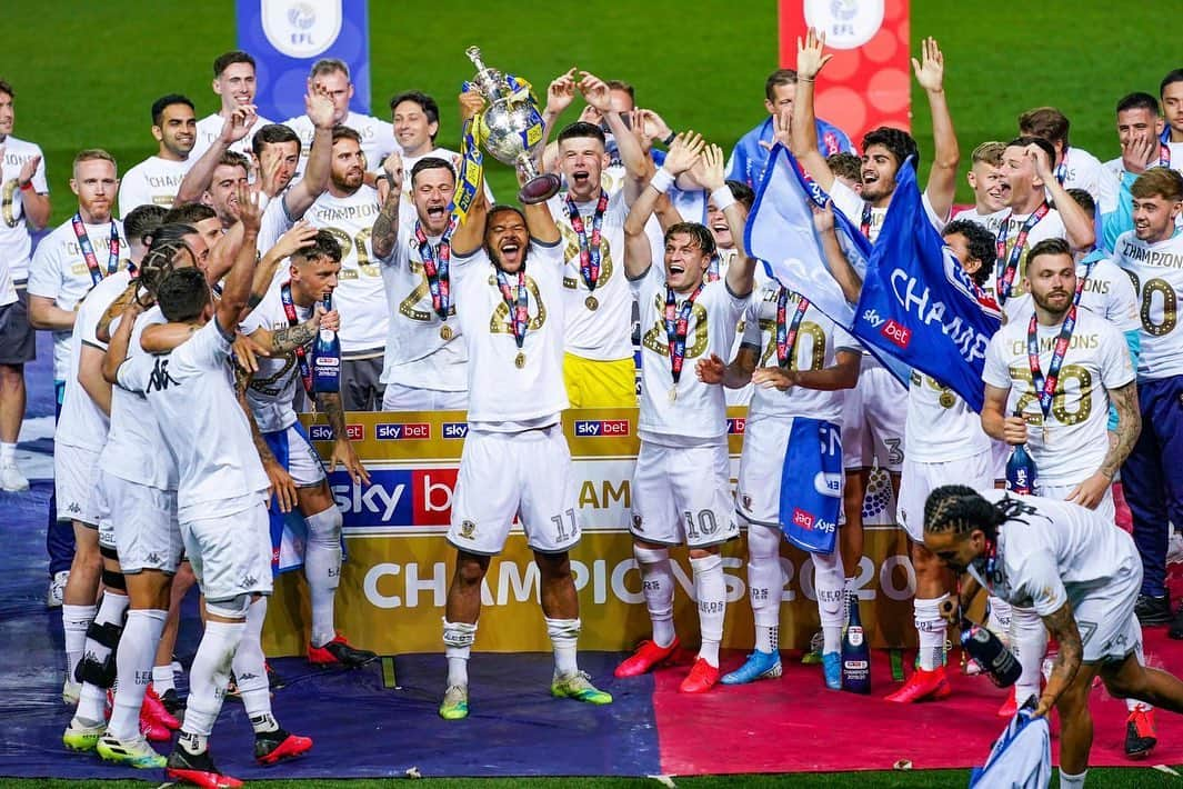 タイラー・ロバーツのインスタグラム：「Just A Bunch Of Champions🤩🏆 @leedsunited」