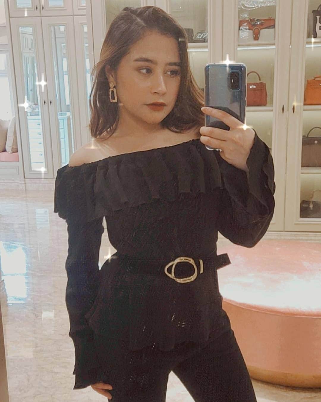Prilly Latuconsinaさんのインスタグラム写真 - (Prilly LatuconsinaInstagram)「I wanted to be a princess but i don't like rules. 😌 Yes i'm obsessed with this cute top from @rebelprincess.id go get yours ❤️」7月23日 17時35分 - prillylatuconsina96