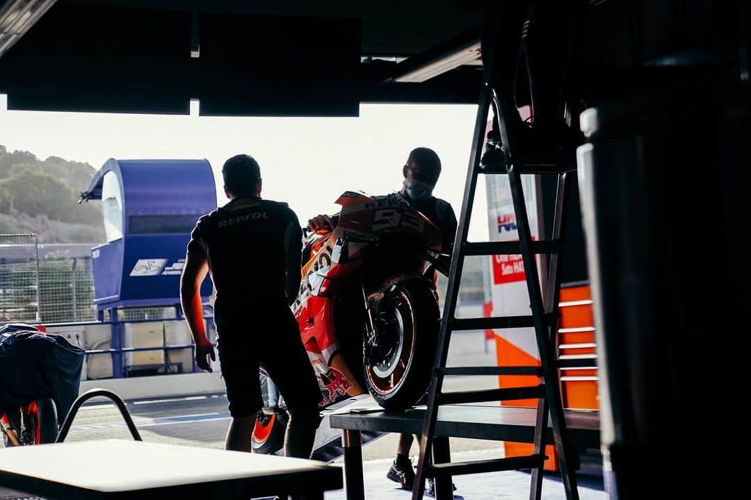 レプソル・ホンダのインスタグラム：「More soon...」