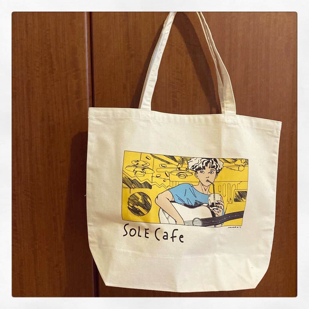 櫛引彩香のインスタグラム：「以前ライブでお世話になった、京都SOLE CAFEさんの20周年記念トートバッグを注文し、先日届きました❗️ ライブ後に美味しいごはんをいただいたり、とても親切にしていただき、ライブも今でも良い思い出として残っています。また行きたいな♪」