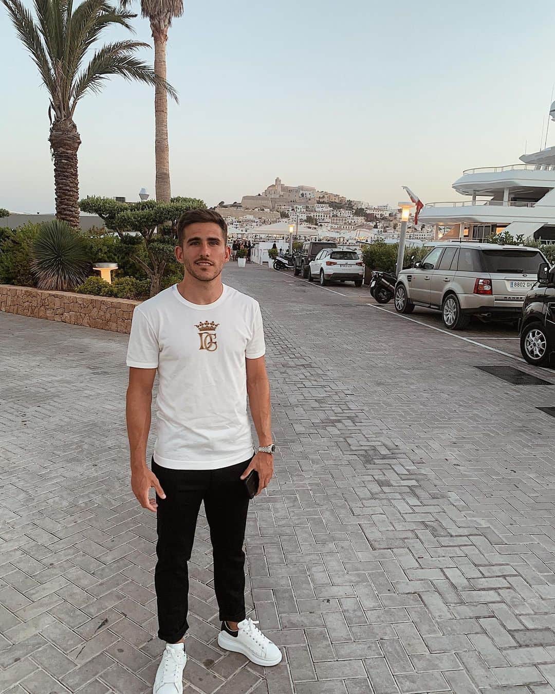 ハイロ・サンペリオのインスタグラム：「About last night😜 #ibizavacation」