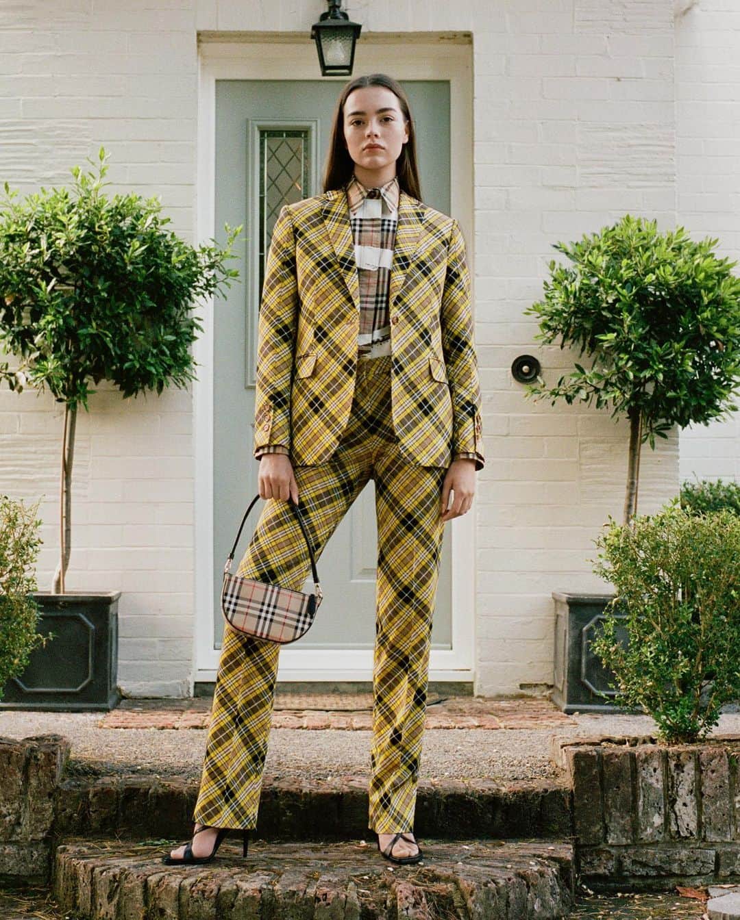 のインスタグラム：「Beth, Retail, Crowthorne . Introducing the Spring/Summer 2021 pre-collection lookbook, a celebration of our #Burberry community, inspired by Thomas Burberry’s legacy of discovery and the outdoors . Beth wears a marigold yellow check wool suit and love-print shirt with our new Vintage check Olympia pouch and lambskin sandals from the upcoming #BurberryPreSS21 collection, arriving in November .  #Burberry」