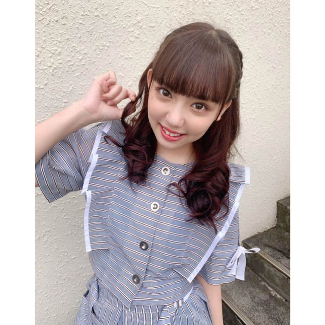 川瀬あやめ（ukka）さんのインスタグラム写真 - (川瀬あやめ（ukka）Instagram)「・﻿ 髪の毛染めましたー！！！！！﻿ ﻿ ブラウン強めのピンク色にしました👏🏻✨﻿ 初めてのカラーで髪の毛見るのが楽しすぎる笑﻿ 高校生の時からずっとずっと染めたいと思っていて、﻿ 卒業したらすぐ染める予定だったんだけど﻿ タイミング逃しちゃっててやっと昨日染められました💗﻿ これから色んなカラーにしたいな、😌﻿ ﻿ #初カラー#ピンクブラウン#巻き髪#川瀬あやめ#ukka」7月23日 18時12分 - ayame_kawase