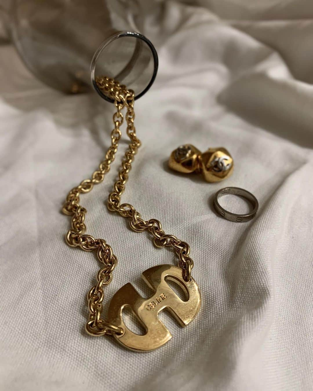 Ｈedyさんのインスタグラム写真 - (ＨedyInstagram)「【WEB掲載商品】  CELINE ganchini necklace.  @hedy_daikanyama  @hedy_worldwide  #vintage #vintageshop #hedy #エディ #hedy_japan #hedy_daikanyama #daikanyama #bag #fashion #accessory #celine」7月23日 18時15分 - hedy_vintage